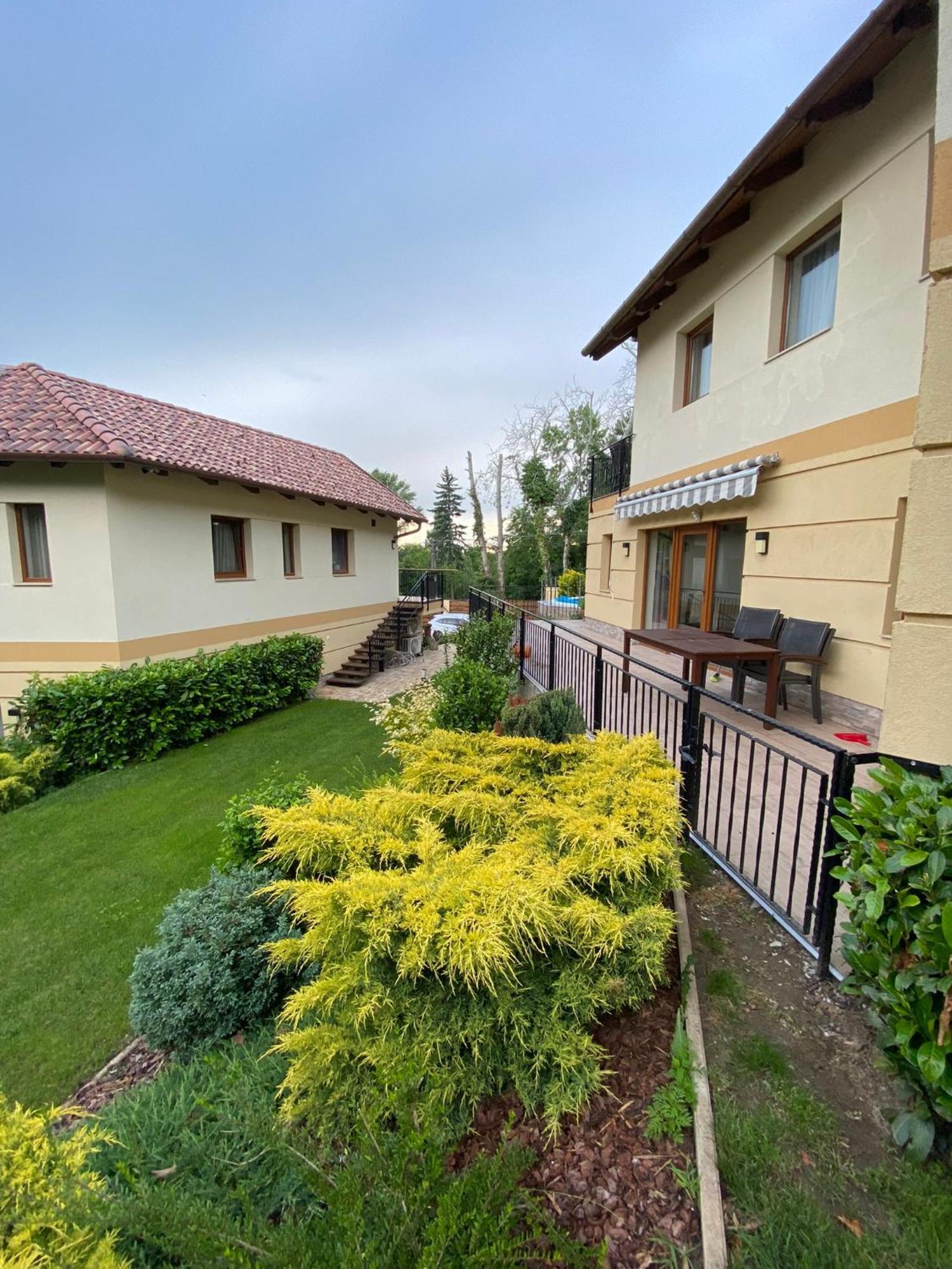 Terrasun Apartments Балатонсарсо Екстериор снимка